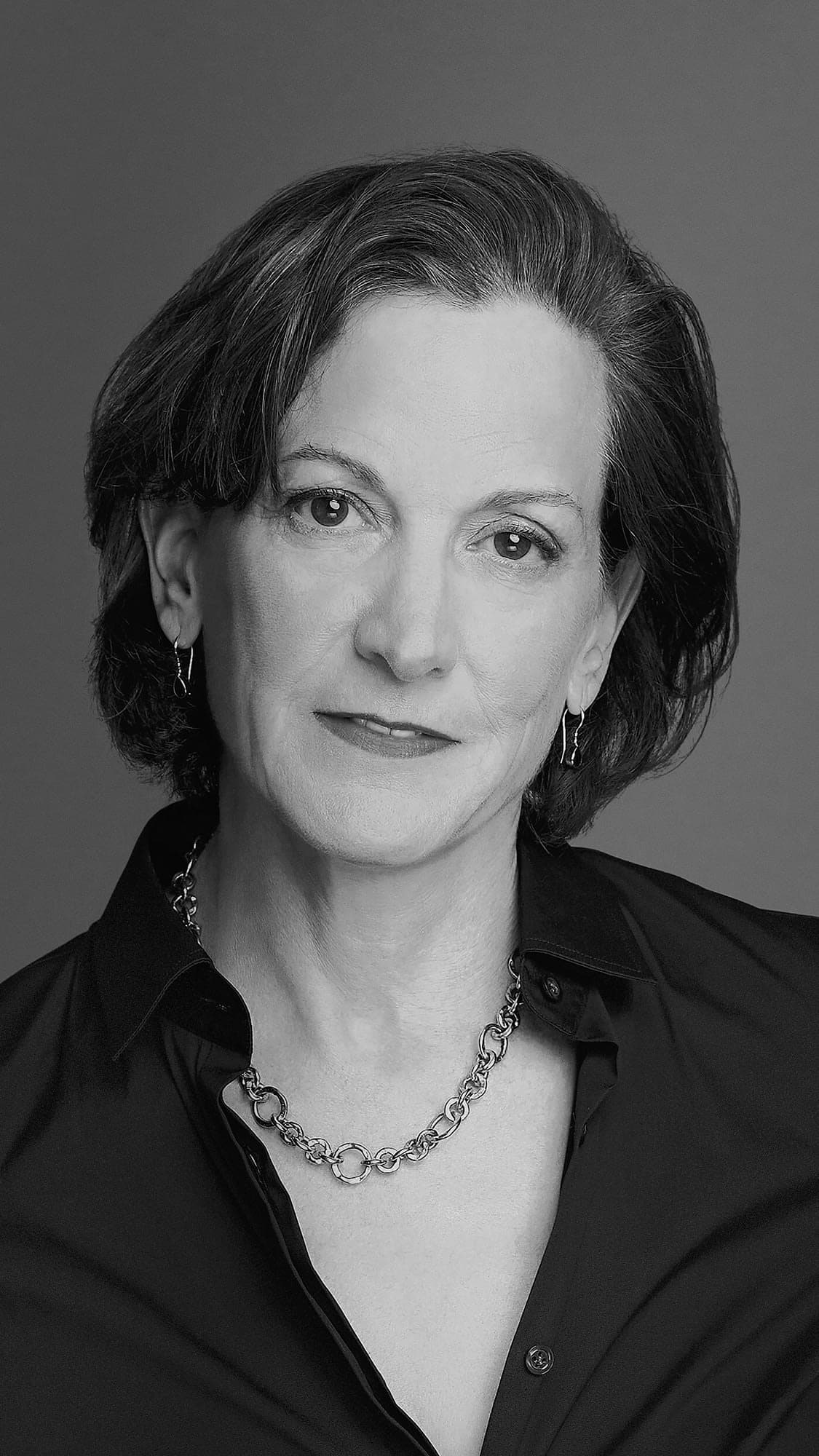 Headshot of Anne Applebaum